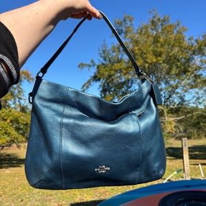 Coach east west Isabelle metallic blue
M1523 F35809 Dark navy purse Shoulder
Bag